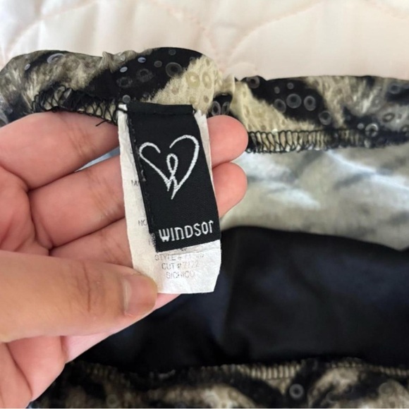 Windsor Black and Cream Patterned Sequin Set - Picture 2 of 2